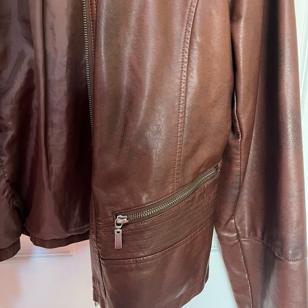 Bernardo Brown Leather Jacket Classic Streamlined Design - Picture 3 of 5